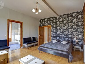 5 bedrooms, free WiFi