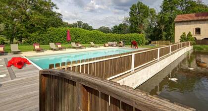 Spacious lodging with pool, pet-friendly, Wi-Fi, and private parking