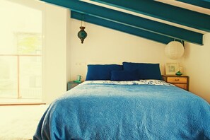 4 bedrooms, desk, iron/ironing board, travel cot