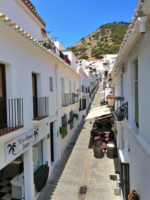 Deluxe Studio Suite | City view - Sea to Sky Suites - Mijas Pueblo (Mijas)
