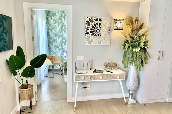 Premium-Apartment, 1 Schlafzimmer | Wohnbereich | 48-Zoll-Smart-TV mit Digitalempfang, Fernseher, Streaming-Dienste