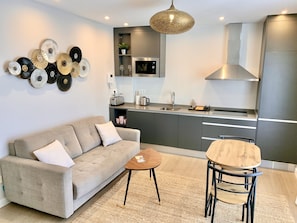 Premium Apartment, 1 Bedroom | Living area | 48-inch Smart TV with digital channels, TV, streaming services - Sea to Sky Suites - Mijas Pueblo (Mijas)