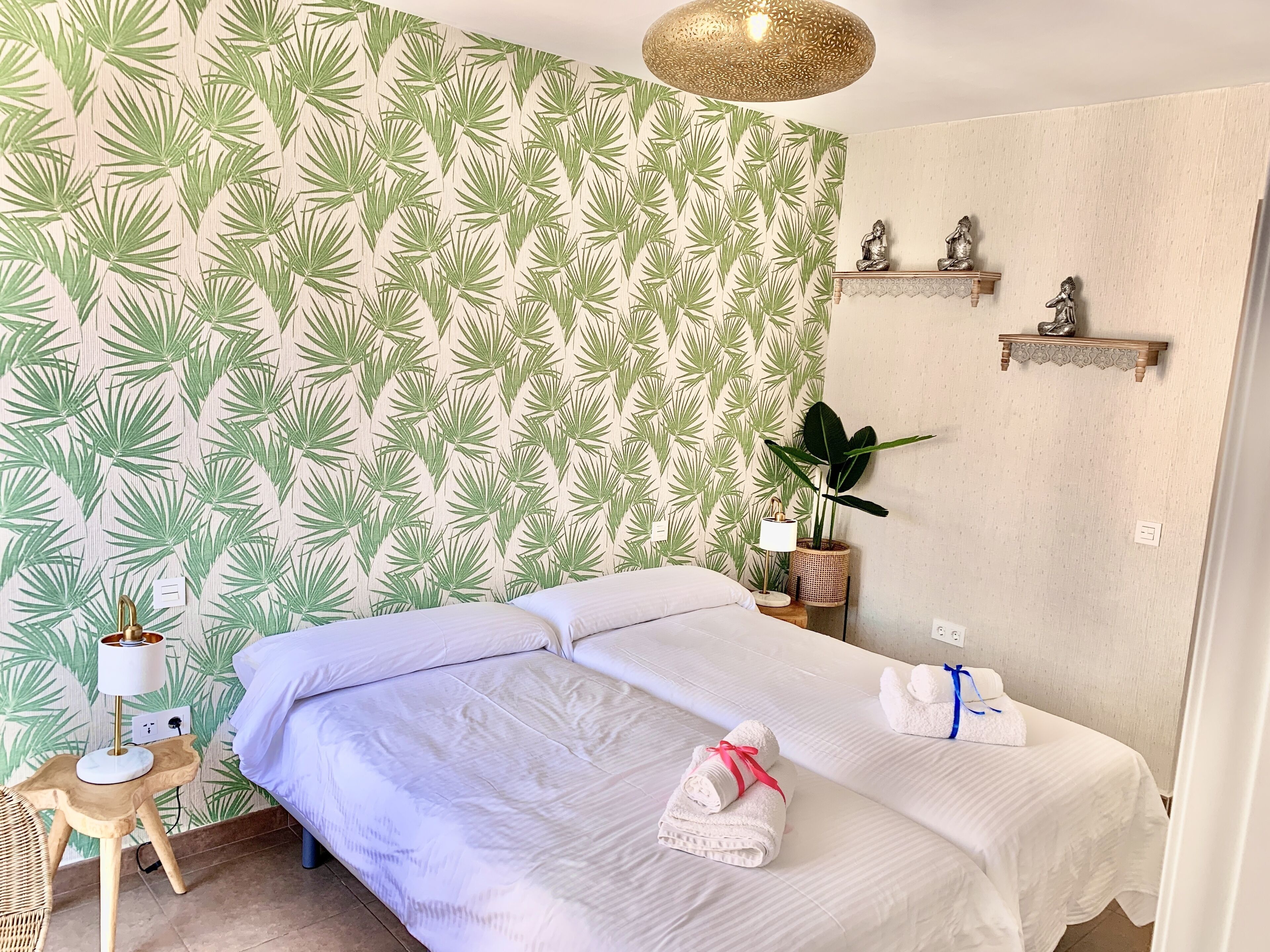 Peralatan tempat tidur premium, busa memori, peti besi dalam bilik 