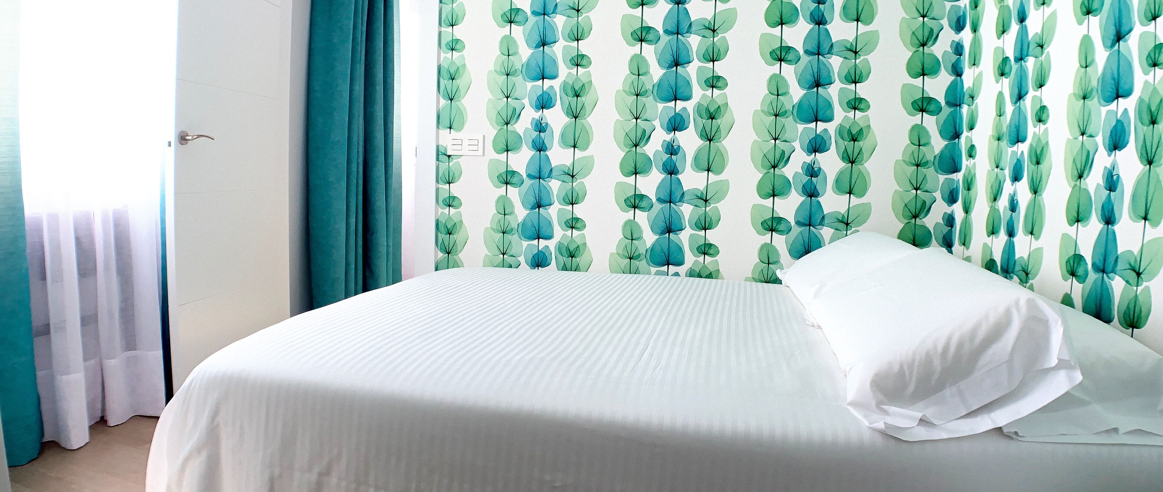 Peralatan tempat tidur premium, busa memori, peti besi dalam bilik 