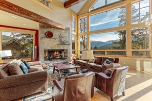 TV, fireplace, foosball, stereo - Ski-in/Ski-out in Copper Mountain! Hot tub! Pool Table! (Copper Mountain)