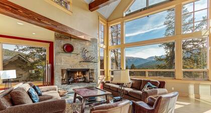 Ski-in/Ski-out in Copper Mountain! Hot tub! Pool Table!