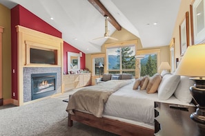 5 bedrooms, iron/ironing board, free WiFi, bed sheets - Ski-in/Ski-out in Copper Mountain! Hot tub! Pool Table! (Copper Mountain)
