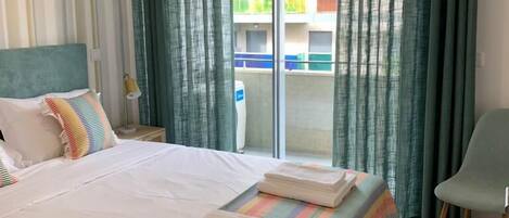 Apartamento conforto | 2 quartos, cortinas blackout, quartos à prova de som