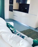 Cortinas blackout y sistema de insonorización 