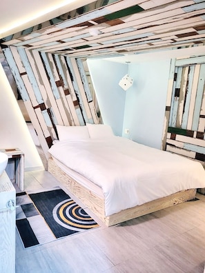Premium bedding, individually decorated, individually furnished, desk