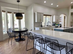 Fridge, microwave, oven, stovetop - Handsome Modern • Pool, Putt, Views, Near Taliesin (Scottsdale)