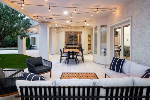 Handsome Modern • Pool, Putt, Views, Near Taliesin