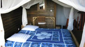 3 bedrooms, travel crib, WiFi, bed sheets