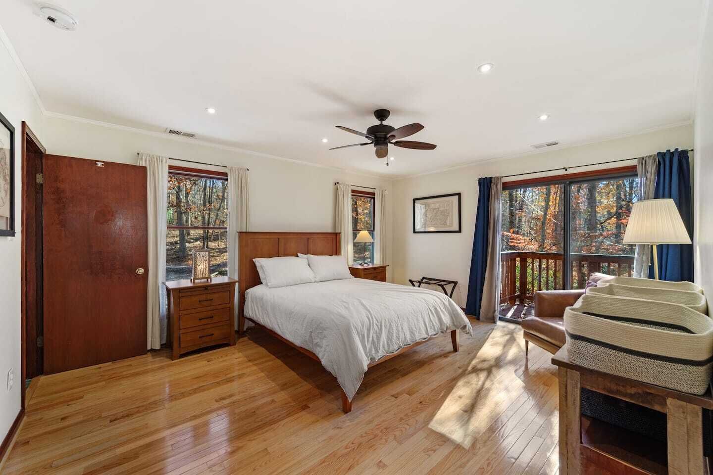 4 bedrooms, desk, free WiFi, bed sheets