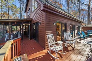 Outdoor dining - Art Docko - Lakefront Artist Retreat w/ Hot Tub! (Harpers Ferry)