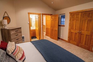 3 chambres, bureau, accès au Wi-Fi (inclus), literie fournie