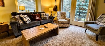 Beautiful townhome on Ski Hill Road, 1 mile from Driggs + 11 miles from Grand Targhee