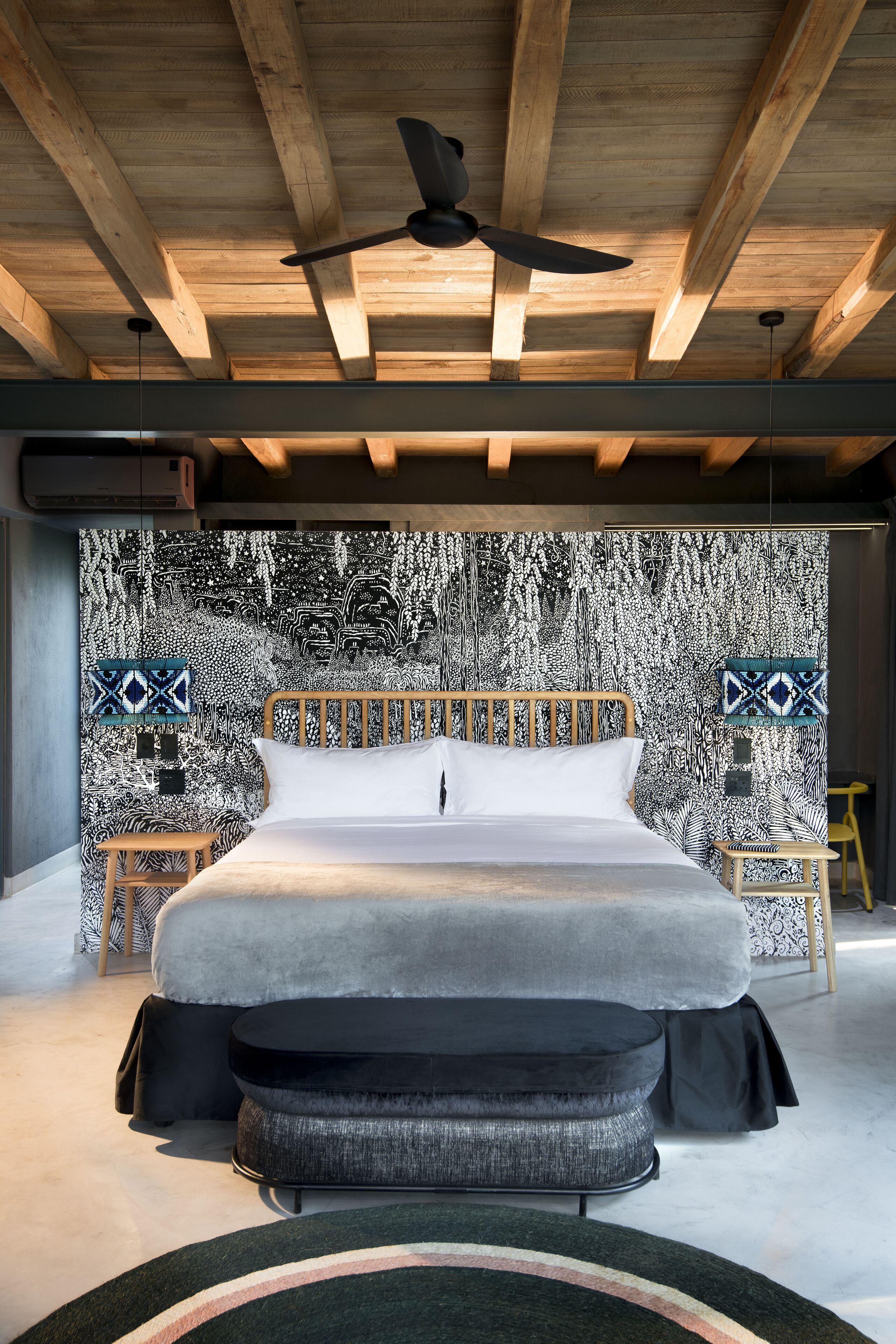 Minibaari (osa tuotteista ilmaisia), tallelokero huoneessa