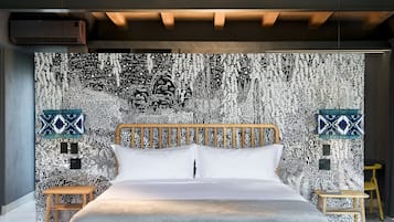 Minibaari (osa tuotteista ilmaisia), tallelokero huoneessa