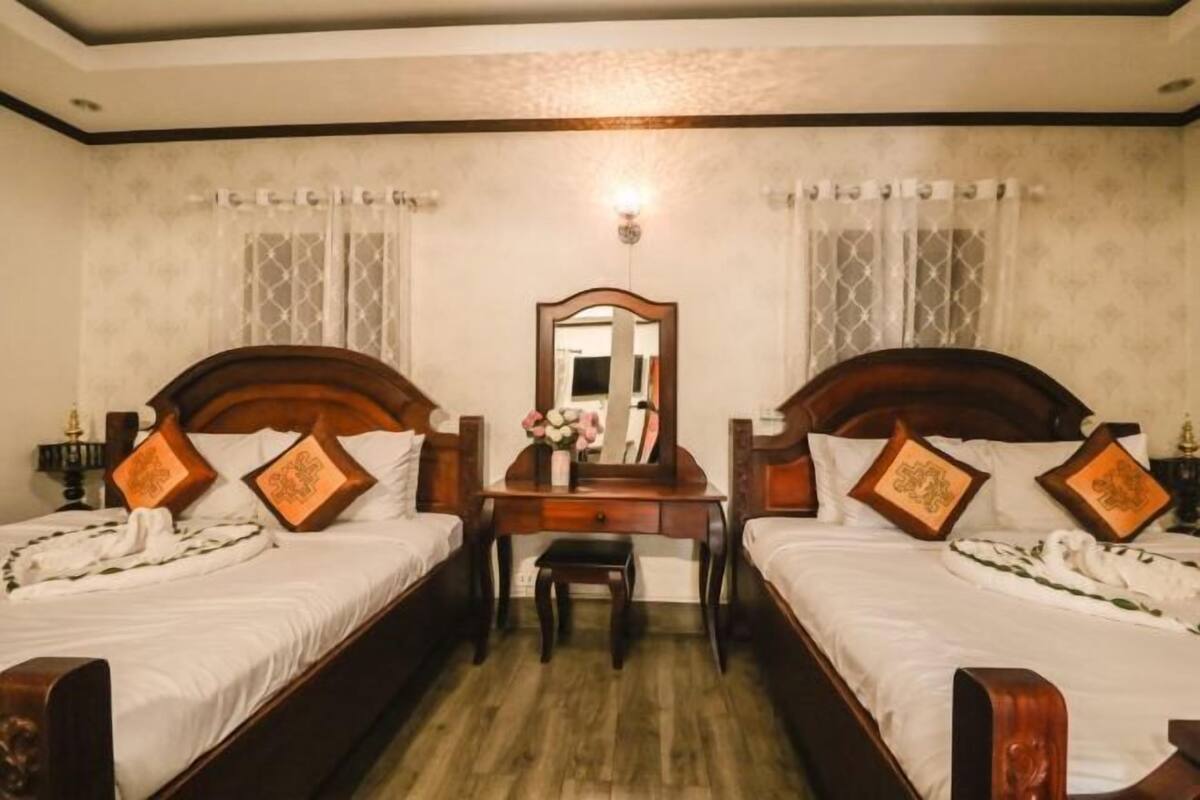 In-room safe, bed sheets