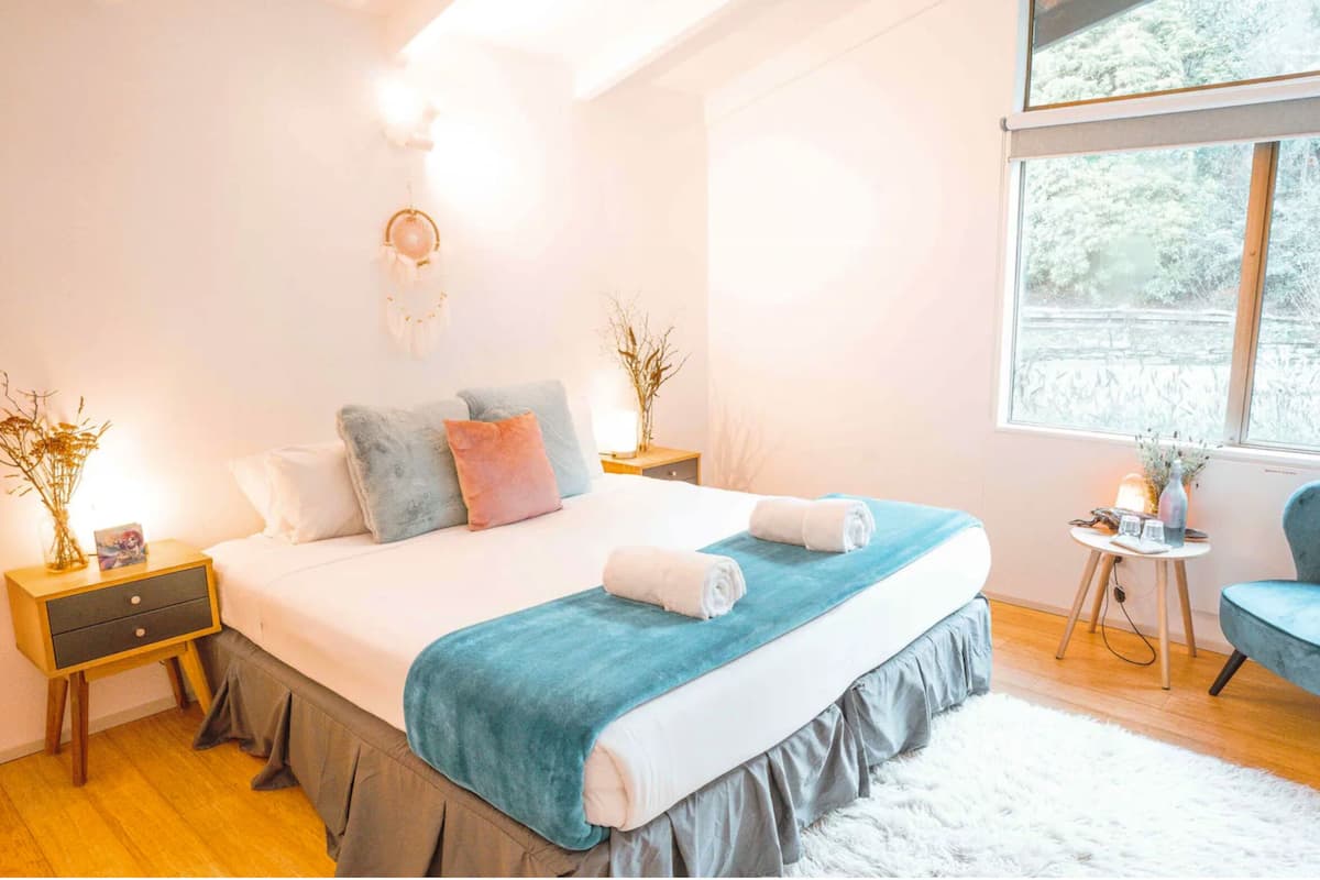 Deluxe kamer, 1 kingsize bed, uitzicht op binnenplaats | Gratis wifi, beddengoed