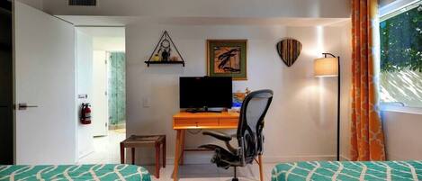 3 habitaciones, escritorio, tabla de planchar con plancha y wifi gratis