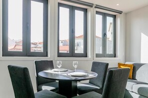 Dining - Portotem Classic (Porto)