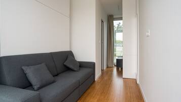 Basic Room | Laptop workspace, free WiFi, bed sheets