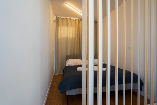Laptop workspace, free WiFi, bed sheets