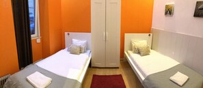 2 slaapkamers, een strijkplank/strijkijzer, gratis wifi, beddengoed