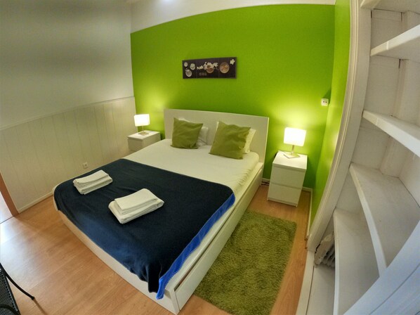 2 slaapkamers, een strijkplank/strijkijzer, gratis wifi, beddengoed
