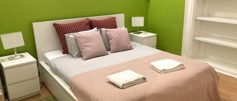 2 bedrooms, iron/ironing board, free WiFi, bed sheets