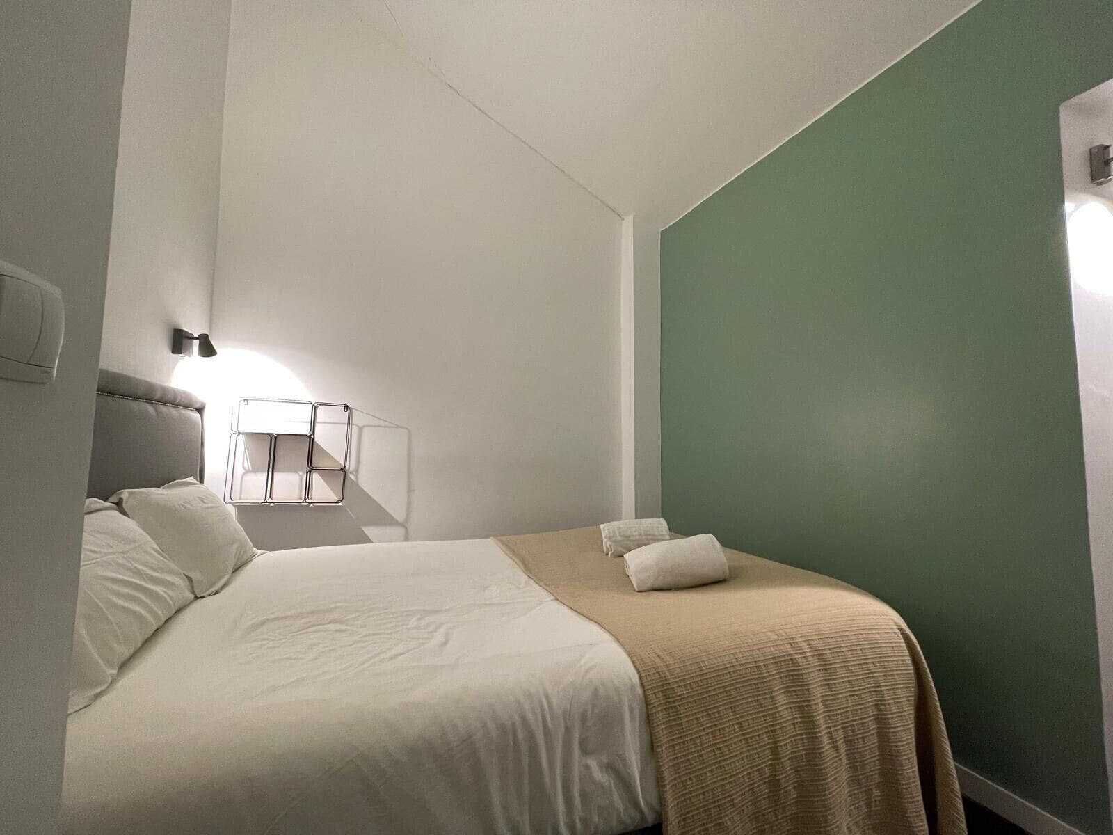2 chambres, fer et planche à repasser, Wi-Fi gratuit, draps fournis