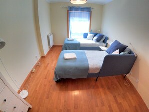 2 chambres, fer et planche Ă repasser, Wi-Fi gratuit, draps fournis
