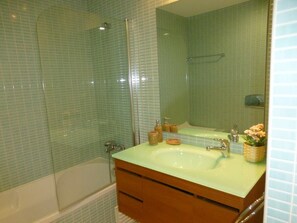 Bathtub, hair dryer, towels