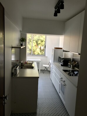 Refrigerador, microondas, horno y lavavajillas 