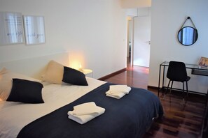 3 bedrooms, iron/ironing board, free WiFi, bed sheets - Madeira, 3 bedroom apartment w Ocean Views Funchal (Funchal)