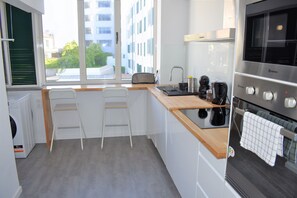 Refrigerador, microondas, horno y lavavajillas 