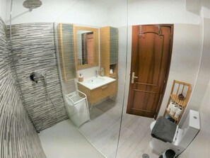 Bathtub, hair dryer, towels