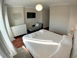 3 bedrooms, free WiFi, bed sheets