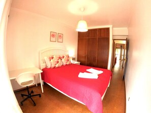 3 bedrooms, iron/ironing board, free WiFi, bed sheets