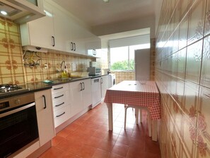 Refrigerador, microondas, horno y lavavajillas