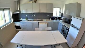 Réfrigérateur, micro-ondes, four, lave-vaisselle