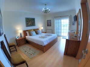 4 Schlafzimmer, Bügeleisen/Bügelbrett, WLAN, Bettwäsche