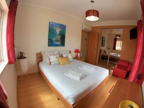 4 bedrooms, iron/ironing board, free WiFi, bed sheets
