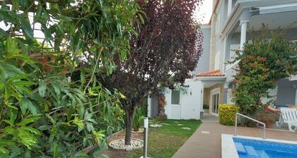 Marisol, wonderfull T4 duplex w/ pool & garden, Caparica, Almada, Lisbon