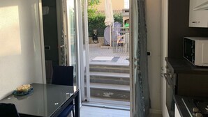Kaffetrakter/tekoker, kjøleskap, mikrobølgeovn og ovn