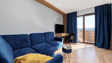 Apartment, 1 Bedroom, Balcony | Living room