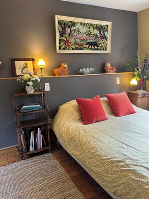 4 bedrooms, desk, iron/ironing board, travel crib