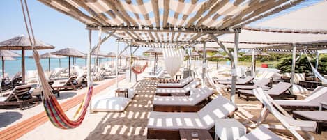 Quầy bar trên bãi biển